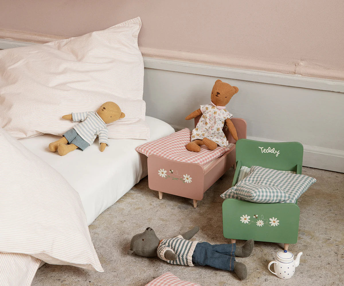 Wooden bed, Teddy dad - Dusty green