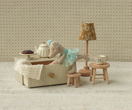 Dance mouse in daybed, Little sister