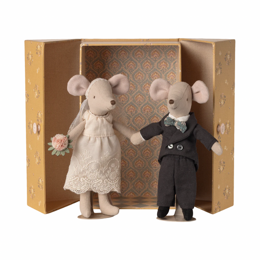 Wedding mice couple in box, Mum and dad