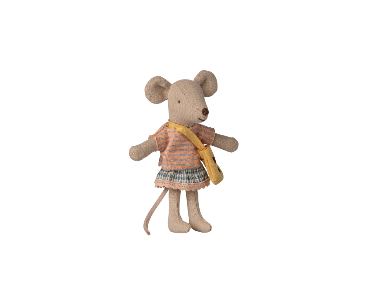 Little sister mouse with bag