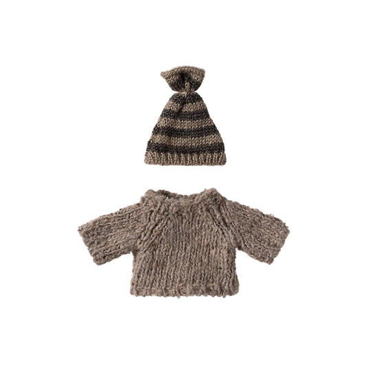 Knitted sweater and hat, Big brother mouse