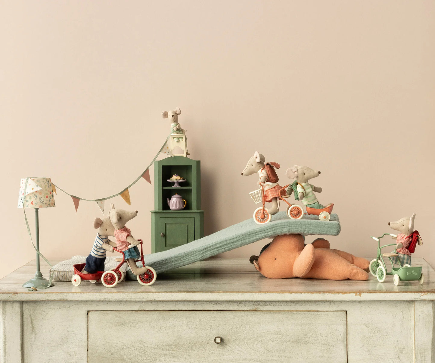 Tricycle hanger, Mouse - Coral