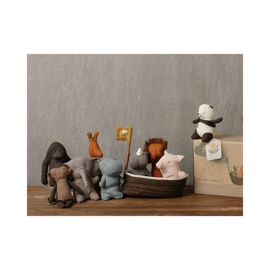 Noah`s Ark with 3 mini animals