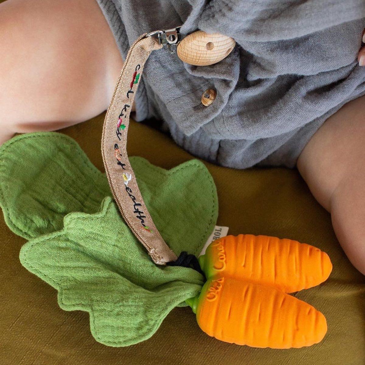 Cathy The Carrot Mini Doudou-Teether